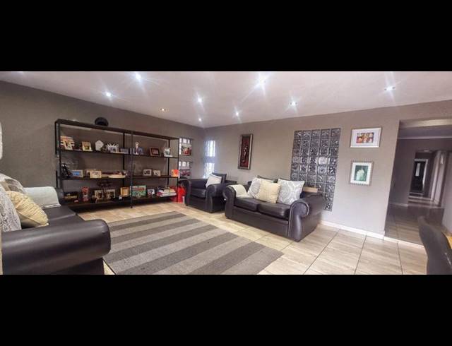 3 BEDROOM HOUSE FOR SALE IN ELANDSPARK